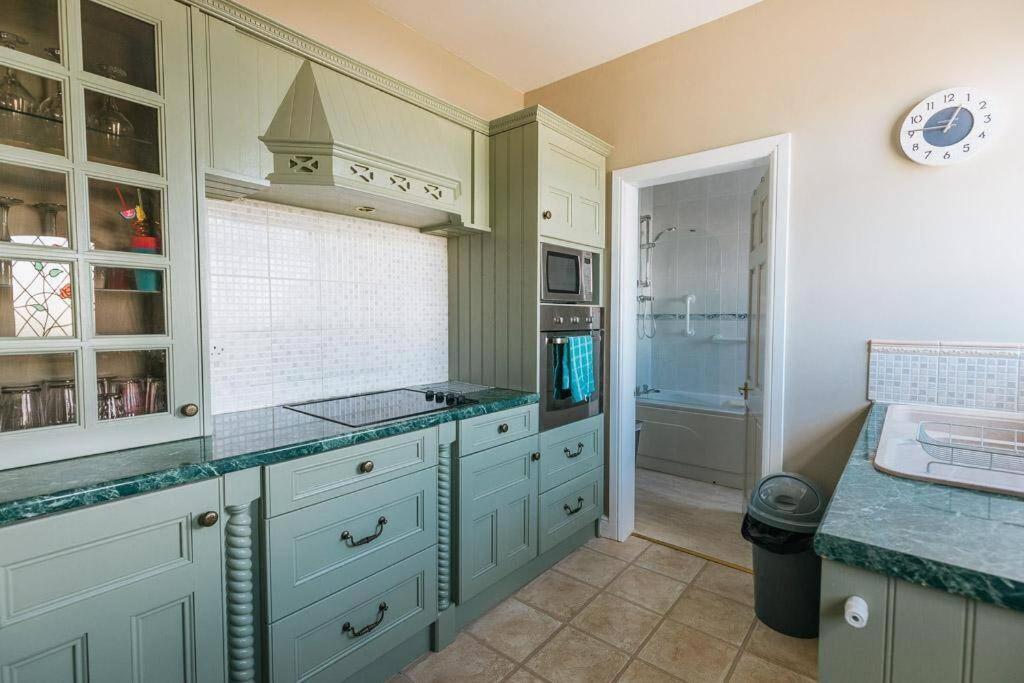Beachfront Apartment - Ground Floor Apartment With Sea Views, Next To The Beach, Bridlington, North Yorkshire Bessingby Extérieur photo