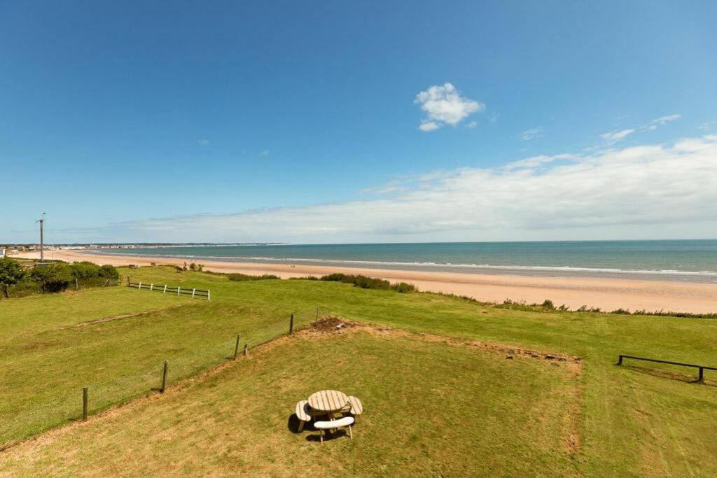 Beachfront Apartment - Ground Floor Apartment With Sea Views, Next To The Beach, Bridlington, North Yorkshire Bessingby Extérieur photo