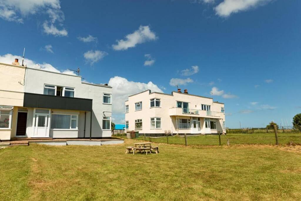 Beachfront Apartment - Ground Floor Apartment With Sea Views, Next To The Beach, Bridlington, North Yorkshire Bessingby Extérieur photo