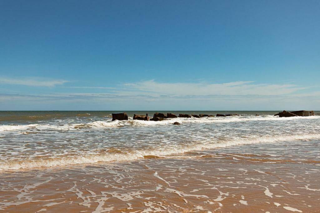 Beachfront Apartment - Ground Floor Apartment With Sea Views, Next To The Beach, Bridlington, North Yorkshire Bessingby Extérieur photo