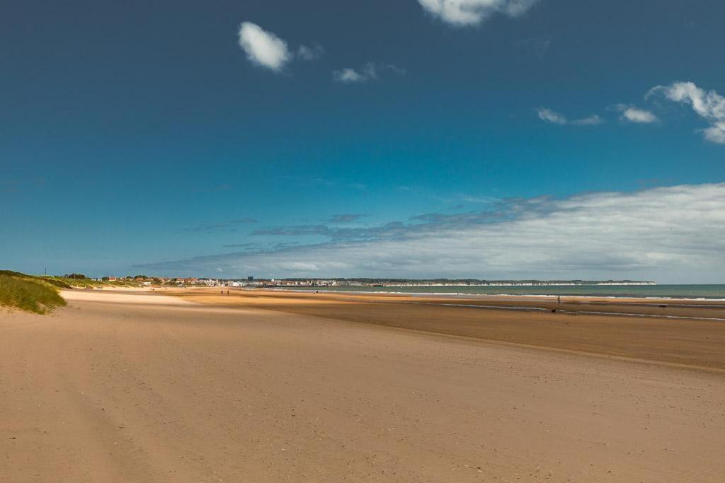 Beachfront Apartment - Ground Floor Apartment With Sea Views, Next To The Beach, Bridlington, North Yorkshire Bessingby Extérieur photo