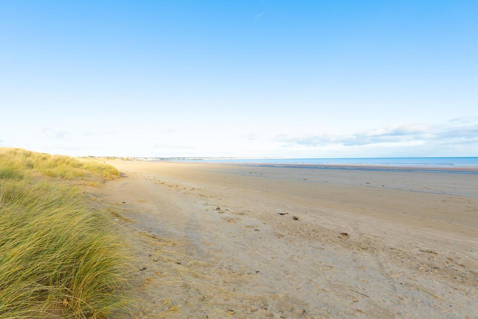 Beachfront Apartment - Ground Floor Apartment With Sea Views, Next To The Beach, Bridlington, North Yorkshire Bessingby Extérieur photo