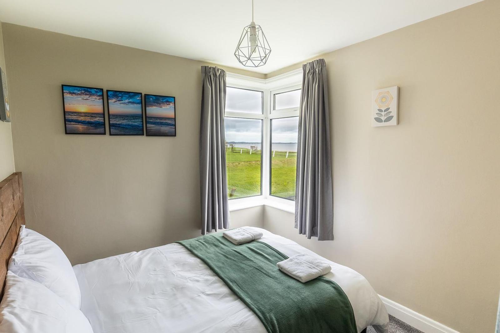Beachfront Apartment - Ground Floor Apartment With Sea Views, Next To The Beach, Bridlington, North Yorkshire Bessingby Extérieur photo