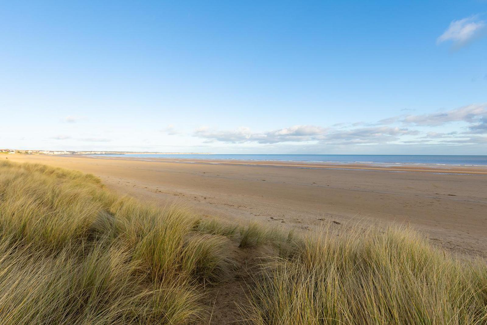 Beachfront Apartment - Ground Floor Apartment With Sea Views, Next To The Beach, Bridlington, North Yorkshire Bessingby Extérieur photo