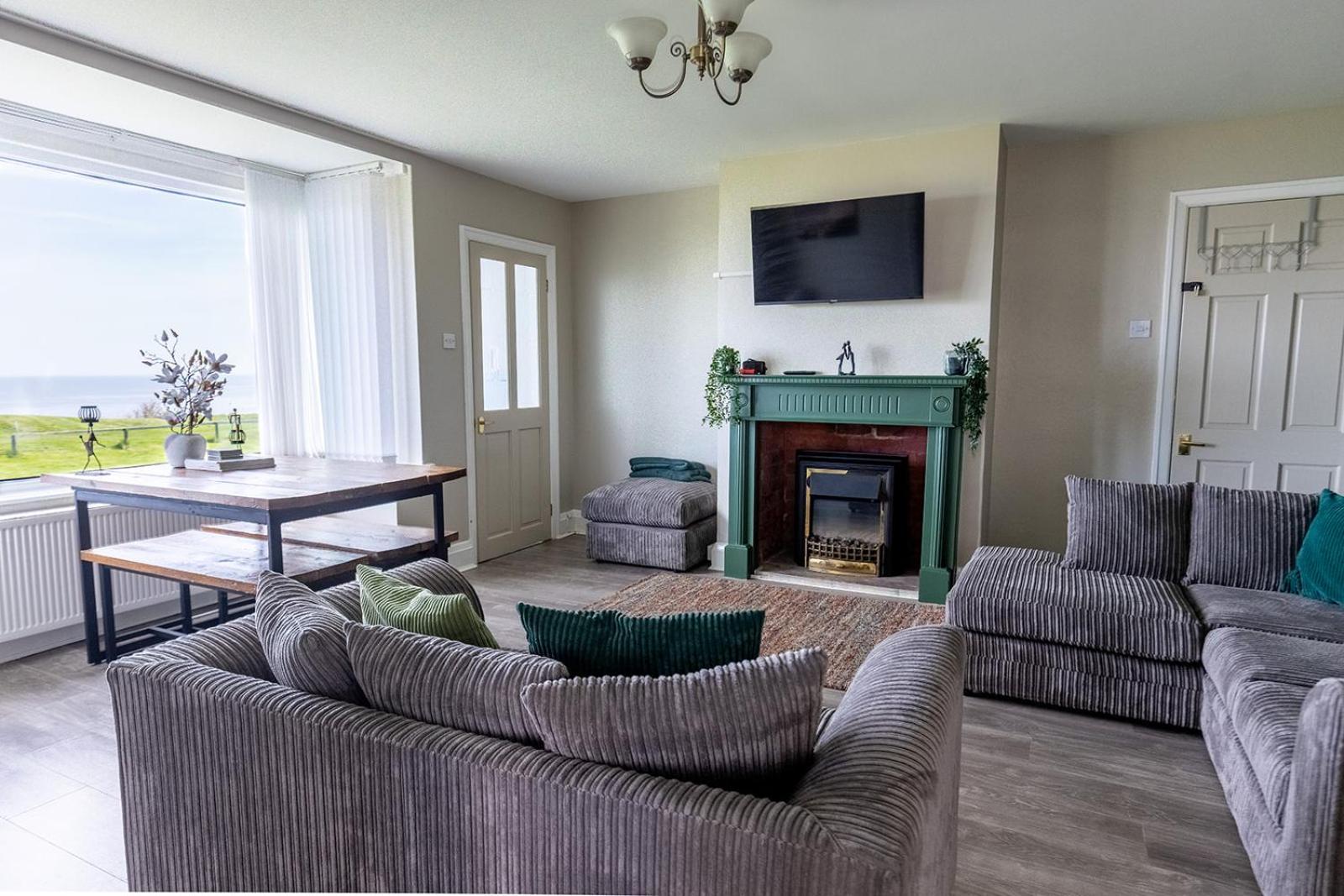 Beachfront Apartment - Ground Floor Apartment With Sea Views, Next To The Beach, Bridlington, North Yorkshire Bessingby Extérieur photo